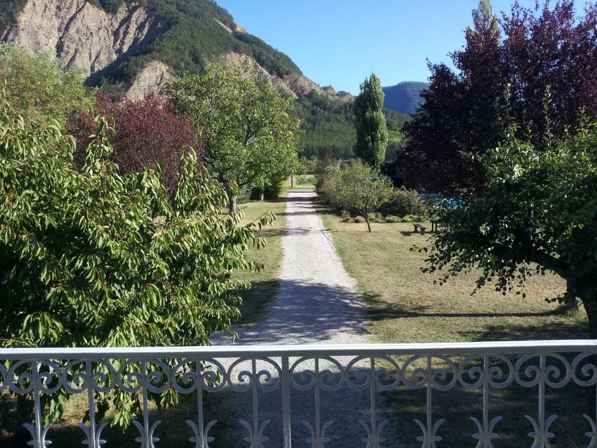 L'Enclos B&B Châtillon-en-Diois エクステリア 写真